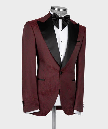 Pointed Collar Tuxedo Burgundy